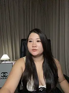 Snapshot of Luckysisi-s chatting on 07/04/26, 12:33 Luckysisi-s online show from 07/04/26, 12:33