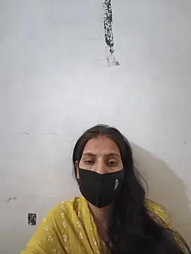 Snapshot of Neha-ji chatting on 06/12/26, 04:11 Neha-ji online show from 06/12/26, 04:11