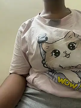 Snapshot of cute_girl_99 chatting on 06/11/26, 02:59 cute girl 99 online show from 06/11/26, 02:59