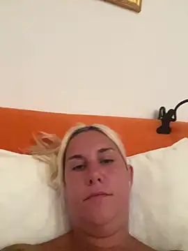 Sofia beee online show from 07/11/26, 10:18