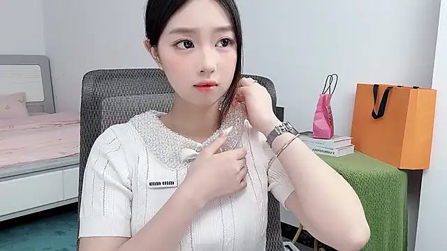 Yoyo33355 online show from 06/11/26, 03:48
