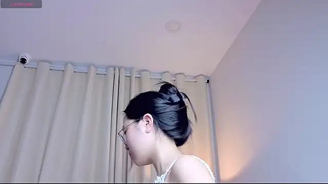Snapshot of miuu6868 chatting on 06/30/26, 02:12 miuu6868 online show from 06/30/26, 02:12