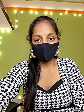 Miss Aaisha online show from 06/18/26, 08:36