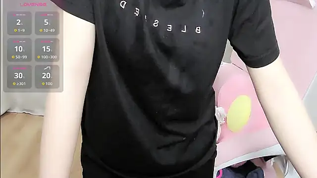 Snapshot of shynana chatting on 06/18/26, 01:06 shynana online show from 06/18/26, 01:06