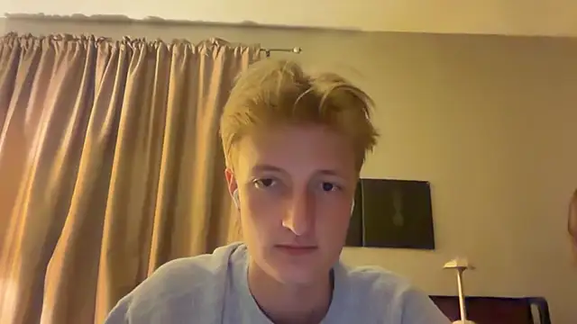 Snapshot of CamBos07 chatting on 06/19/26, 01:43 CamBos07 online show from 06/19/26, 01:43