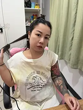 Snapshot of LINDA_HD chatting on 07/12/26, 01:46 LINDA HD online show from 07/12/26, 01:46