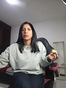 Snapshot of Samantha01_Rosse01 chatting on 06/22/26, 08:39 Samantha01 Rosse01 online show from 06/22/26, 08:39