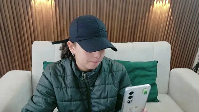 Snapshot of feelena_mysoull chatting on 07/11/26, 07:05 feelena mysoull online show from 07/11/26, 07:05