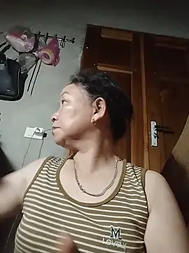 Snapshot of Orio-baby chatting on 06/15/26, 01:02 Orio-baby online show from 06/15/26, 01:02