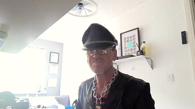 Snapshot of NottsLeather chatting on 06/07/26, 09:35 NottsLeather online show from 06/07/26, 09:35
