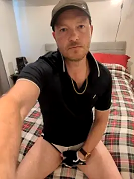 Snapshot of Straight_GuyUK chatting on 05/31/26, 01:18 Straight GuyUK online show from 05/31/26, 01:18