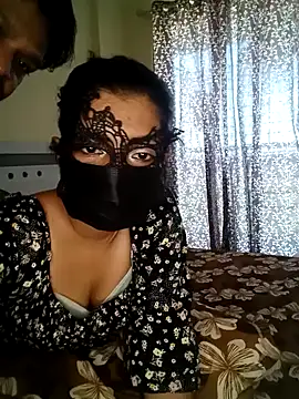 Snapshot of Desii_Couple69 chatting on 05/27/26, 11:07 Desii Couple69 online show from 05/27/26, 11:07