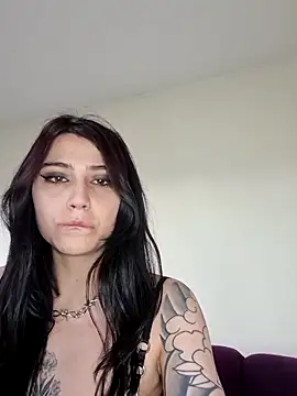 Snapshot of alynnafem chatting on 06/18/26, 10:47 alynnafem online show from 06/18/26, 10:47
