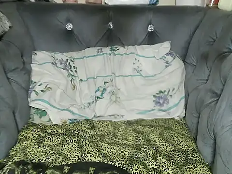 Snapshot of Silky_aura chatting on 07/03/26, 12:33 Silky aura online show from 07/03/26, 12:33