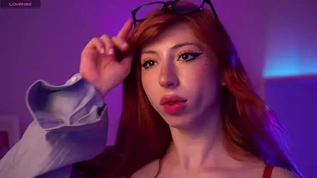 Snapshot of Mia_Daddysgirl_ chatting on 06/15/26, 08:27 Mia Daddysgirl online show from 06/15/26, 08:27