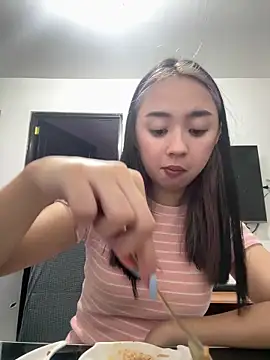 Snapshot of itsskhatee chatting on 06/16/26, 04:37 itsskhatee online show from 06/16/26, 04:37