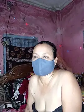 Snapshot of MoonLusty chatting on 06/17/26, 05:25 MoonLusty online show from 06/17/26, 05:25