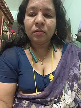 Snapshot of Tamil-kaviya98 chatting on 06/12/26, 05:45 Tamil-kaviya98 online show from 06/12/26, 05:45