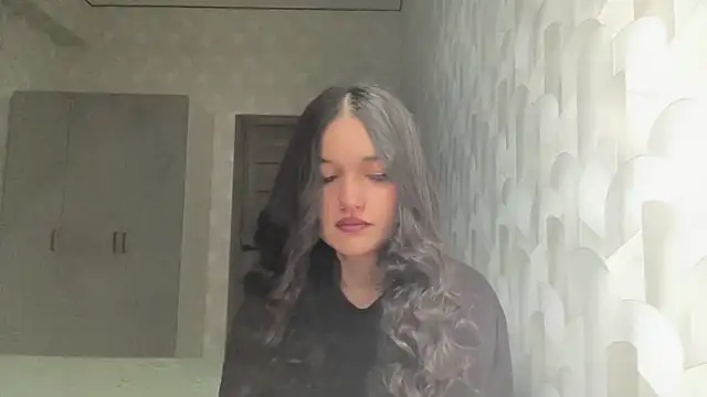 LisetteParajon online show from 06/20/26, 05:10