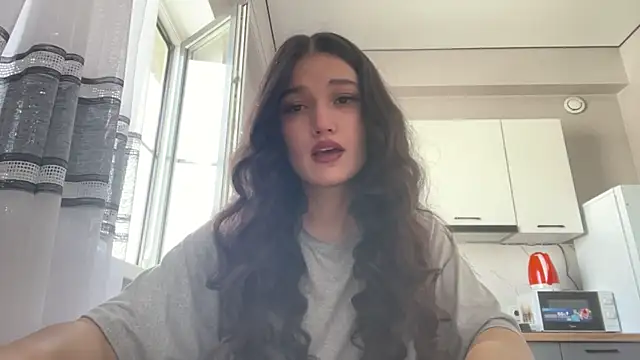 LisetteParajon online show from 07/04/26, 05:13