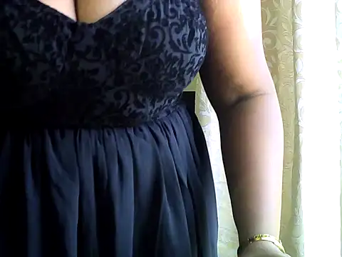Snapshot of kiaraa_strip chatting on 06/22/26, 04:53 kiaraa strip online show from 06/22/26, 04:53