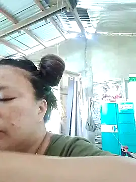 Snapshot of MommyRose28 chatting on 07/27/26, 12:06 MommyRose28 online show from 07/27/26, 12:06