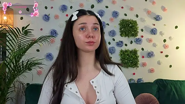 Snapshot of justmeavery chatting on 06/20/26, 01:41 justmeavery online show from 06/20/26, 01:41