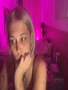 Snapshot of Ella_Bloom chatting on 05/28/26, 07:33 Ella Bloom online show from 05/28/26, 07:33