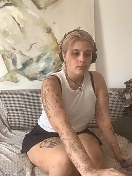 Ella Bloom online show from 06/16/26, 09:56