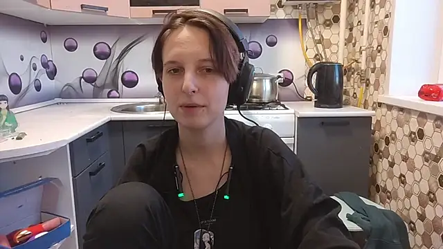 Snapshot of Saranade chatting on 06/24/26, 05:34 Saranade online show from 06/24/26, 05:34