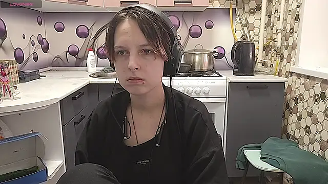 Snapshot of Saranade chatting on 06/26/26, 05:17 Saranade online show from 06/26/26, 05:17