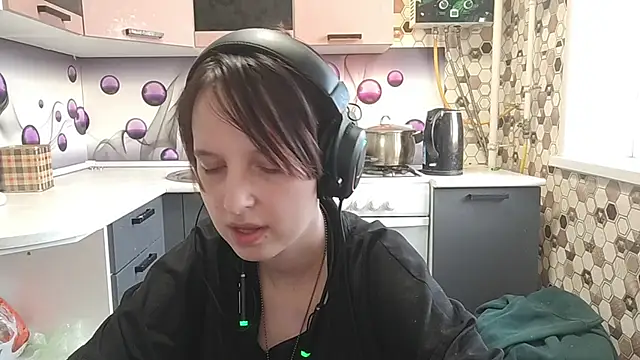 Snapshot of Saranade chatting on 06/29/26, 04:51 Saranade online show from 06/29/26, 04:51