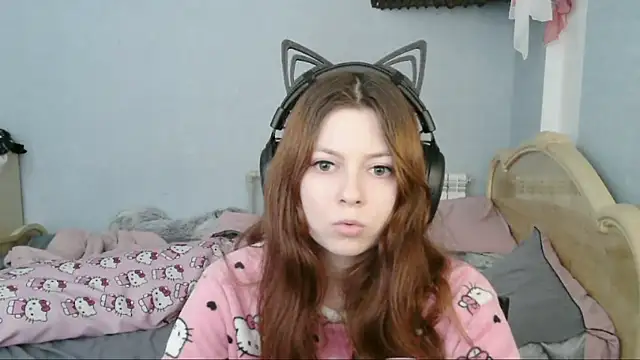 Snapshot of AlessiaViolet chatting on 06/27/26, 12:22 AlessiaViolet online show from 06/27/26, 12:22