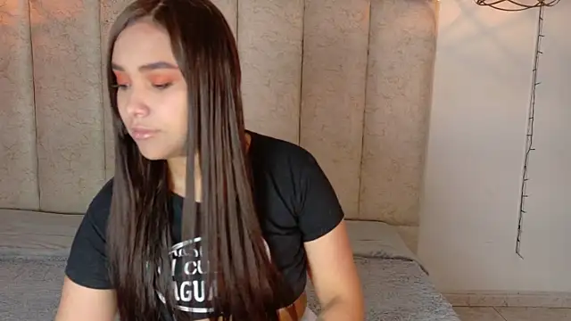 Snapshot of isabellelane_cs chatting on 07/06/26, 12:35 isabellelane cs online show from 07/06/26, 12:35
