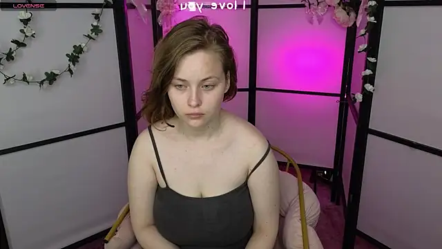 Snapshot of EricaWilds chatting on 06/05/26, 12:33 EricaWilds online show from 06/05/26, 12:33