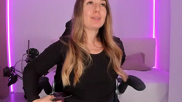 LindaWhite  online show from 11/20/25, 05:23