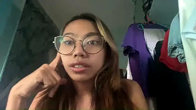 Snapshot of Elarisserose chatting on 06/09/26, 12:00 Elarisserose online show from 06/09/26, 12:00