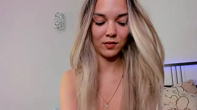 Snapshot of Flora_Meooww chatting on 06/21/26, 02:19 Flora Meooww online show from 06/21/26, 02:19