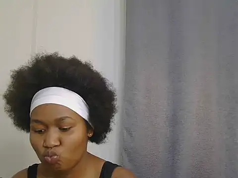 Snapshot of brownsugar_booty chatting on 06/22/26, 12:13 brownsugar booty online show from 06/22/26, 12:13