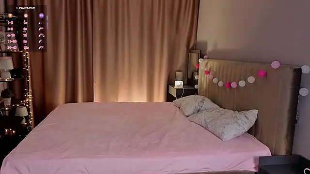 JenevaLitalien online show from 06/07/26, 06:22