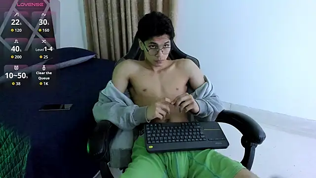 Snapshot of Ithan_Hott chatting on 06/19/26, 03:44 Ithan Hott online show from 06/19/26, 03:44