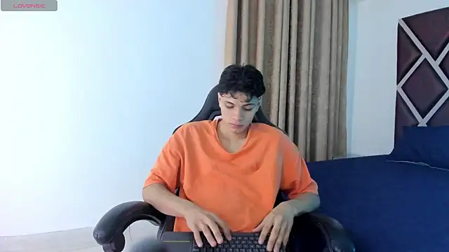 Snapshot of Ithan_Hott chatting on 07/04/26, 03:45 Ithan Hott online show from 07/04/26, 03:45
