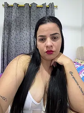 Snapshot of Escarlata2077 chatting on 06/16/26, 02:25 Escarlata2077 online show from 06/16/26, 02:25