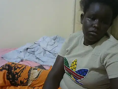 Snapshot of beauty_girl2 chatting on 06/11/26, 12:32 beauty girl2 online show from 06/11/26, 12:32