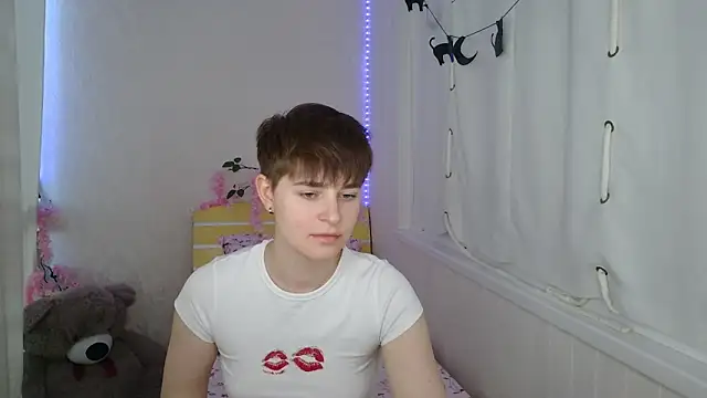 EmyHills online show from 06/13/26, 04:16