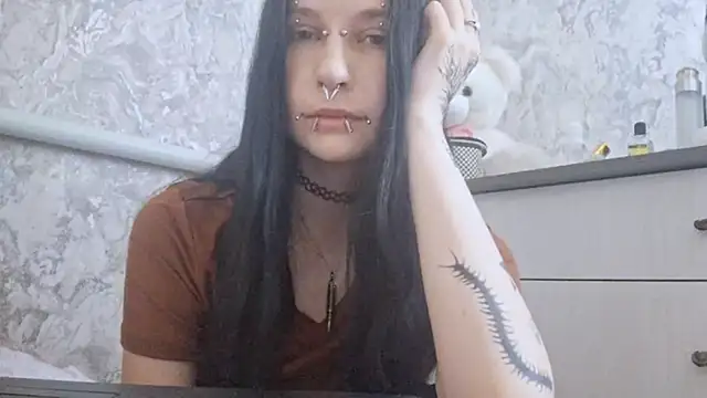 Snapshot of KrissyHiott chatting on 06/21/26, 04:26 KrissyHiott online show from 06/21/26, 04:26