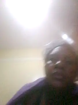 Snapshot of Creamymom4 chatting on 06/17/26, 09:34 Creamymom4 online show from 06/17/26, 09:34