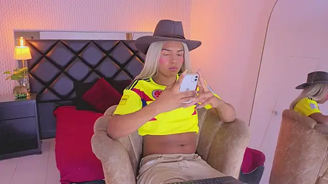 chloe bronze online show from 06/17/26, 07:15