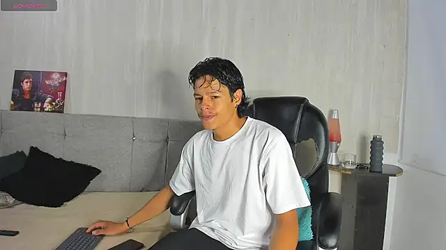 tommyhot7 online show from 06/25/26, 08:35