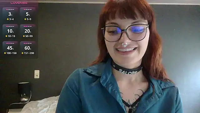 Snapshot of Roxane_Bloodycherry chatting on 06/18/26, 04:22 Roxane Bloodycherry online show from 06/18/26, 04:22